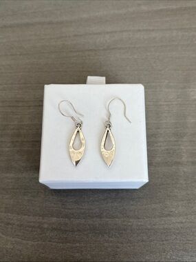 DAINTY DANGLE EARRINGS